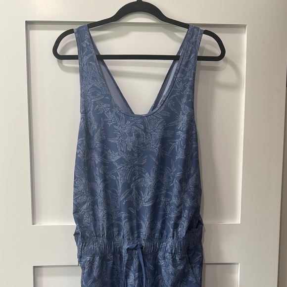 Patagonia Fleet With Jumpsuit – Women’s Size L - Picture 2 of 9